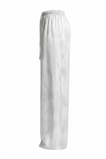من اليسار