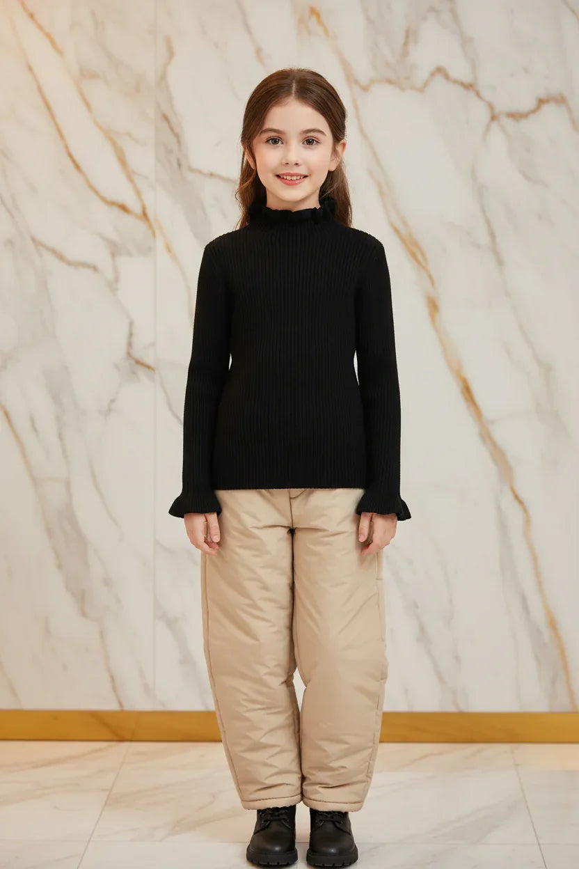 سويتر أسود مع بنطال بيج - أمامي