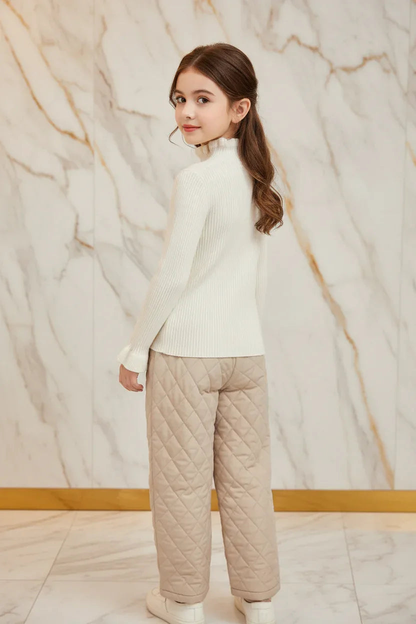 سويتر مع بنطال مبطن - منظر خلفي