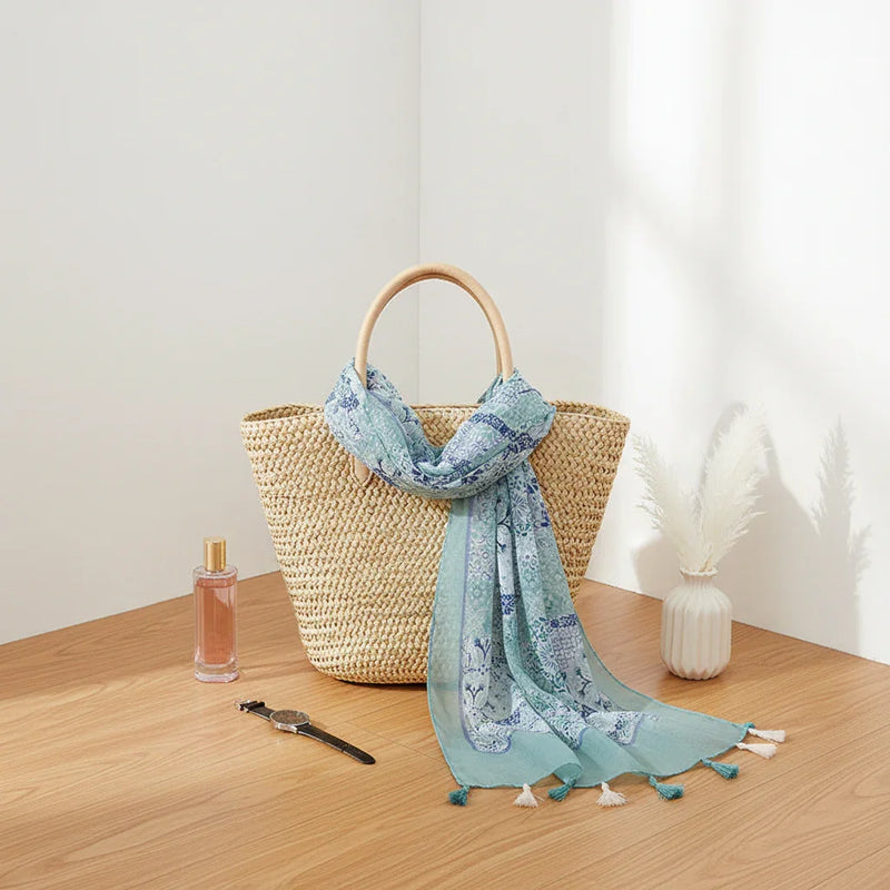 الشال ملفوف حول الحقيبة