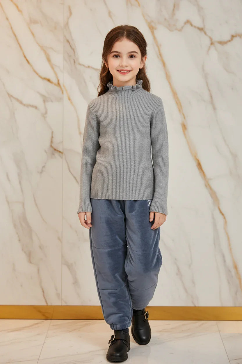سويتر رمادي مبطن مع بنطال جينز - أمامي