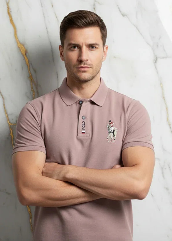 صورة استوديو - بورتريه بذراعين متقاطعتين