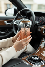 تفاصيل اليدين في السيارة