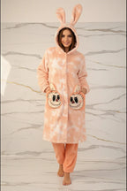 وضعية كاجوال مع اليدين في الجيوب