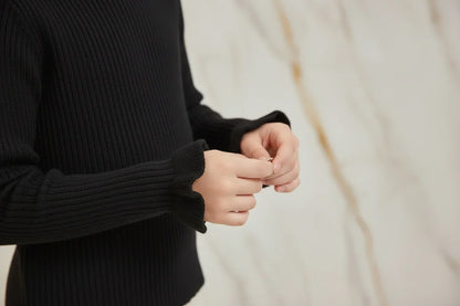 سويتر أسود - تفاصيل الأكمام