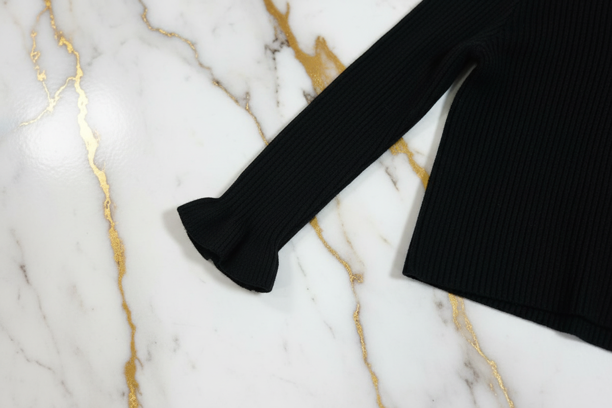 سويتر أسود - تفاصيل الكم