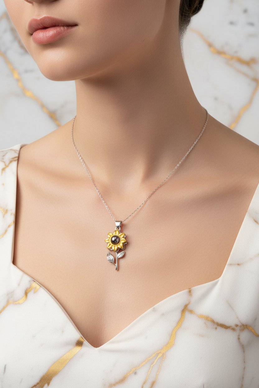 لقطة مقربة للقلادة