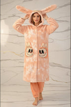 لقطة مرحة مع الهودي على الرأس