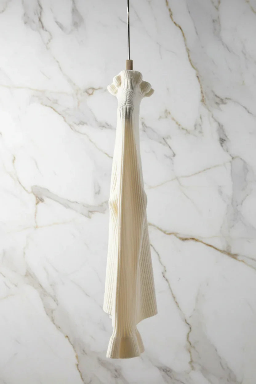 سويتر كريمي - منظر جانبي