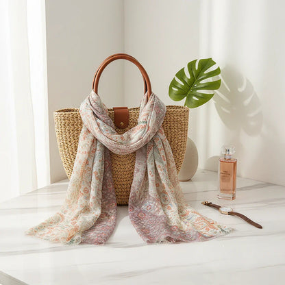 الشال ملفوف حول الحقيبة