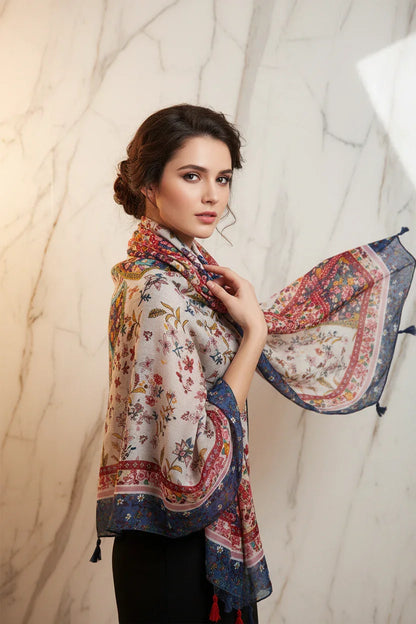 الشال ينساب بأناقة