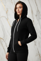 هودي أسود منظر ثلاثي أرباع أمامي