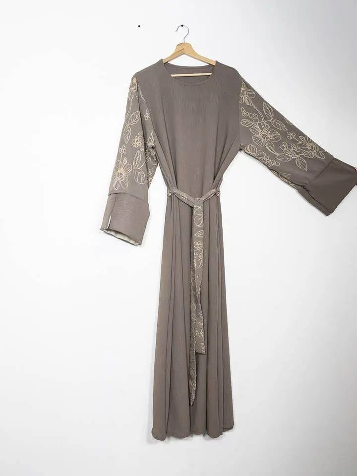 Elegant Floral Embroidered Abaya With Belt - IVORYNN