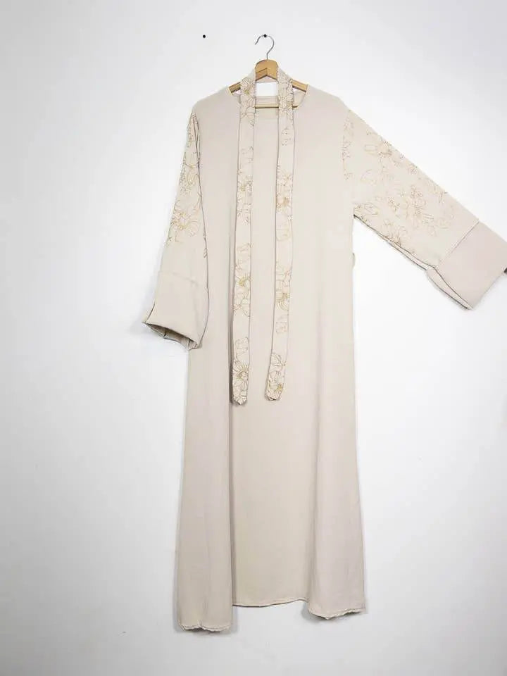 Elegant Floral Embroidered Abaya With Belt - IVORYNN