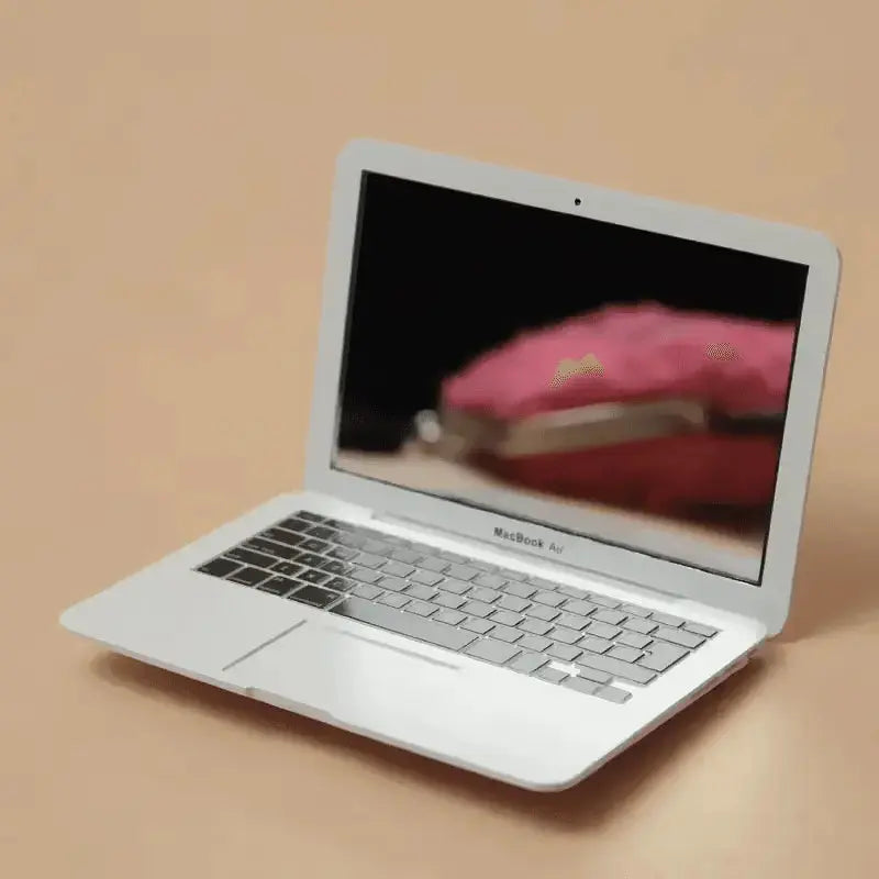 Glassy Laptop Style Mini Mirror - IVORYNN