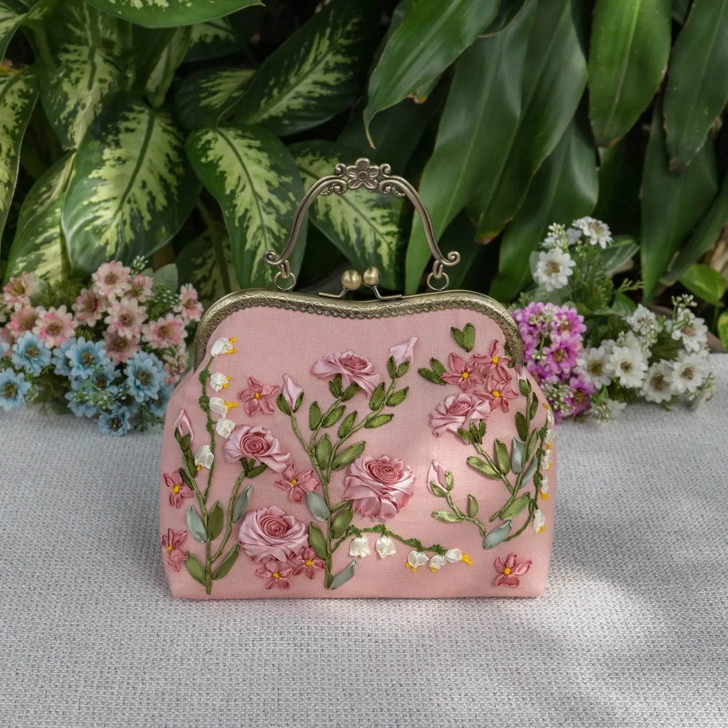 Luxury Unique Embroidered Pink Handbag - IVORYNN