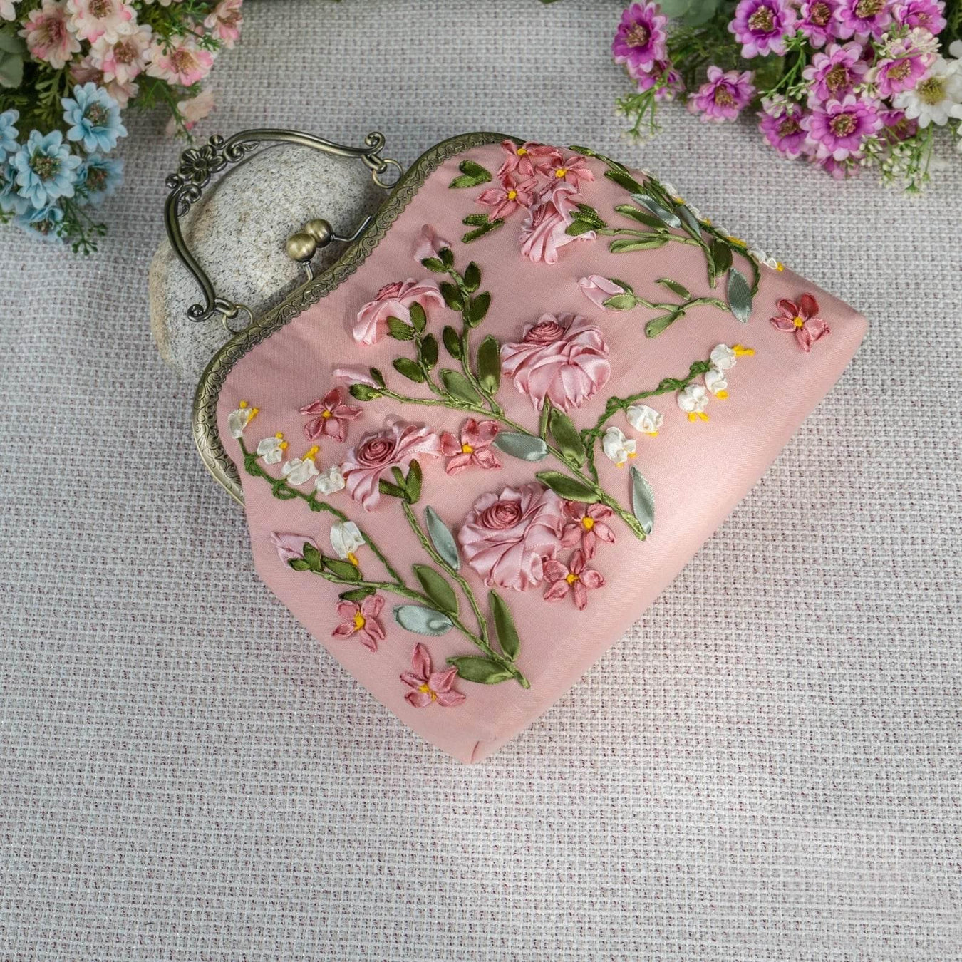 Luxury Unique Embroidered Pink Handbag - IVORYNN