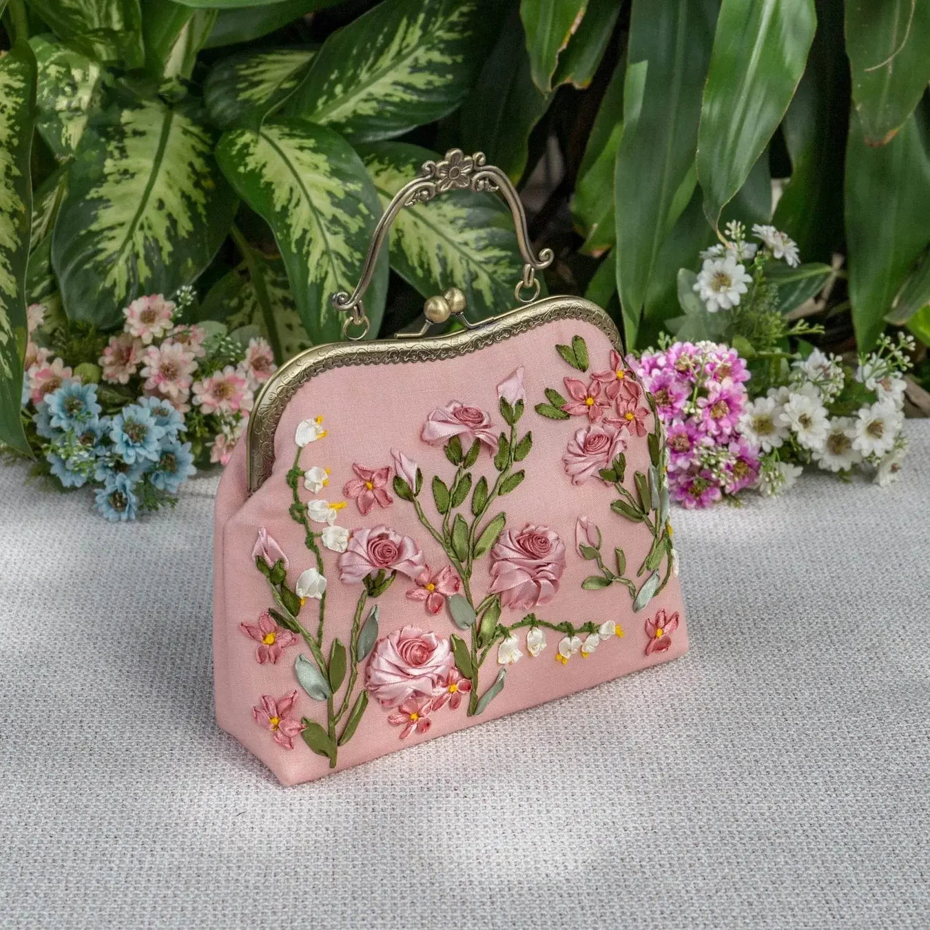 Luxury Unique Embroidered Pink Handbag - IVORYNN