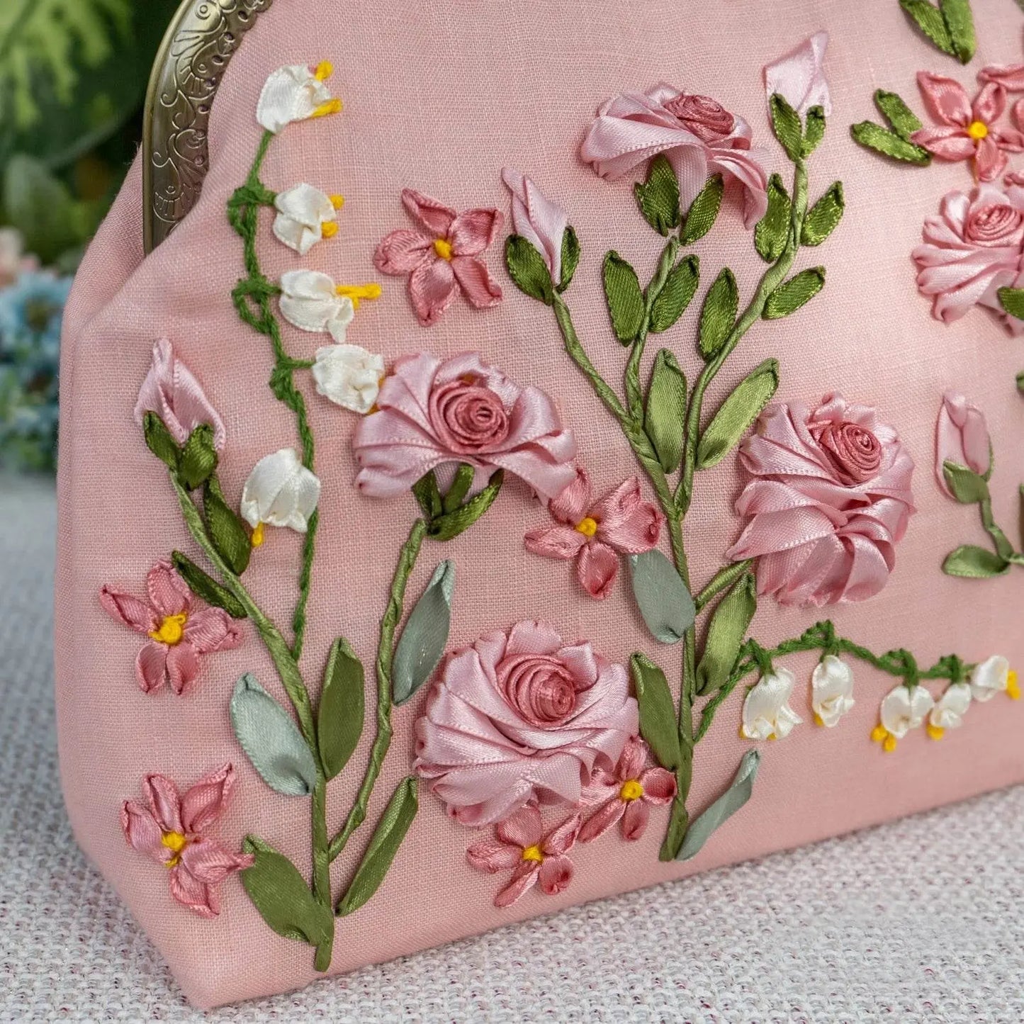 Luxury Unique Embroidered Pink Handbag - IVORYNN