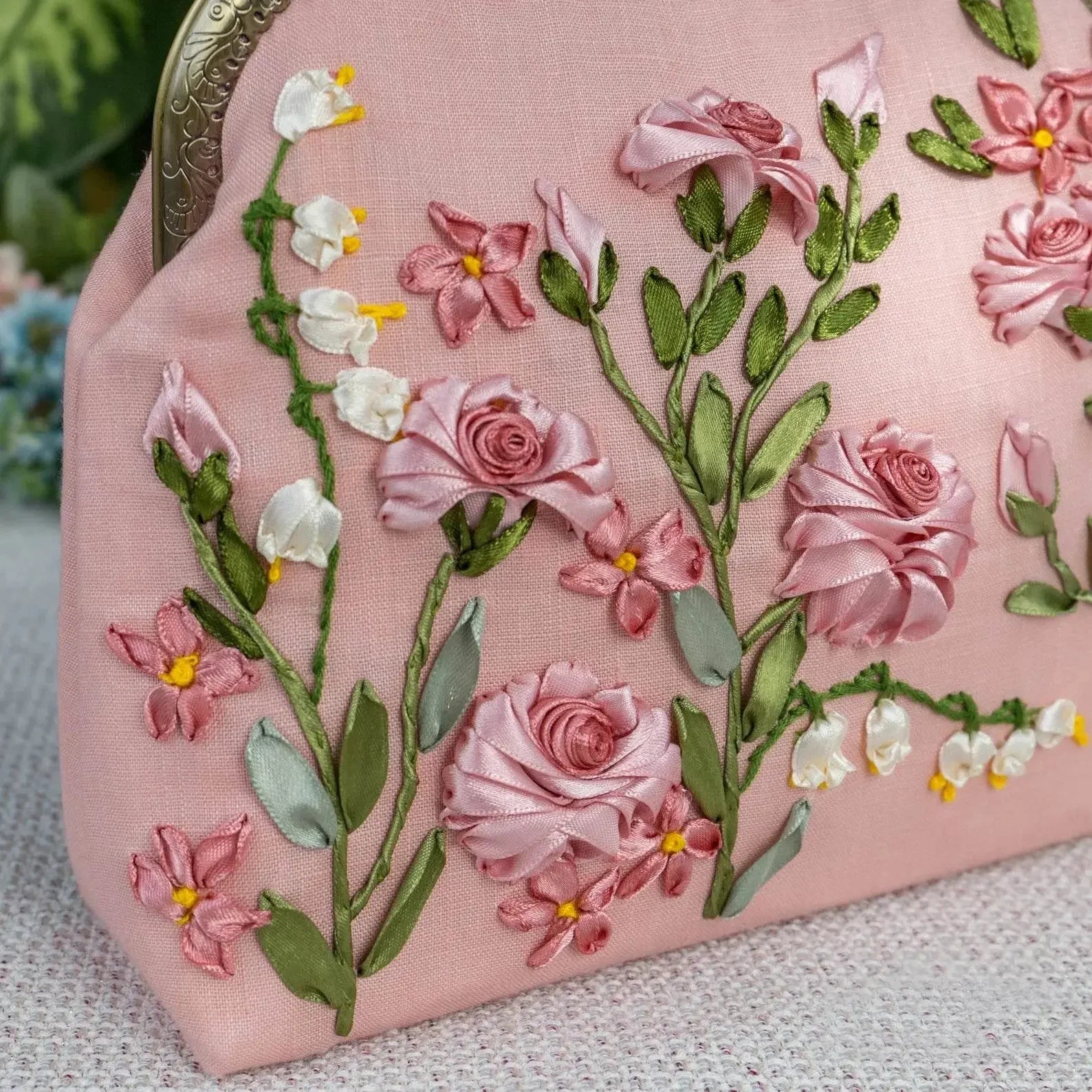 Luxury Unique Embroidered Pink Handbag - IVORYNN