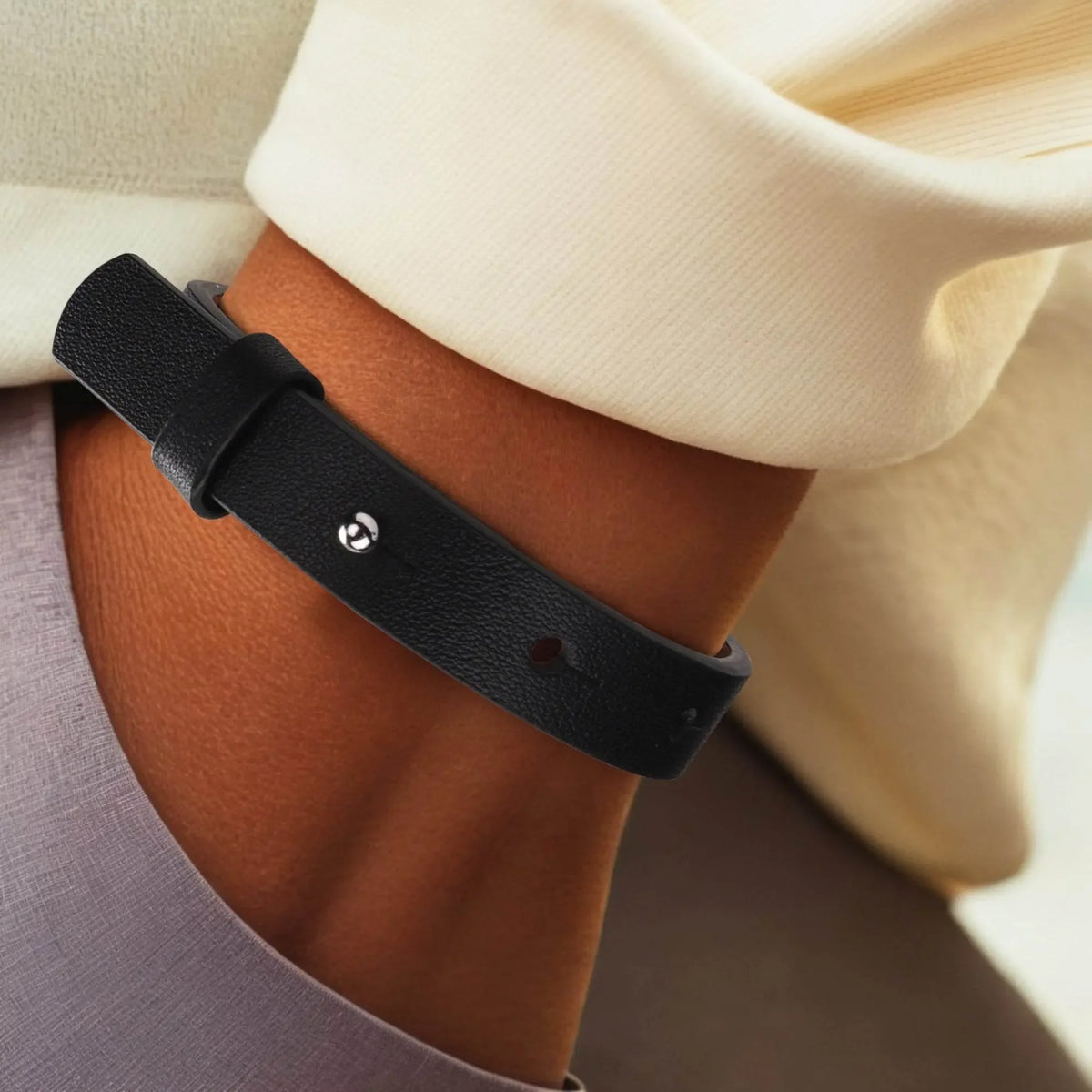 M&H Engraved Black Leather Bracelet - IVORYNN