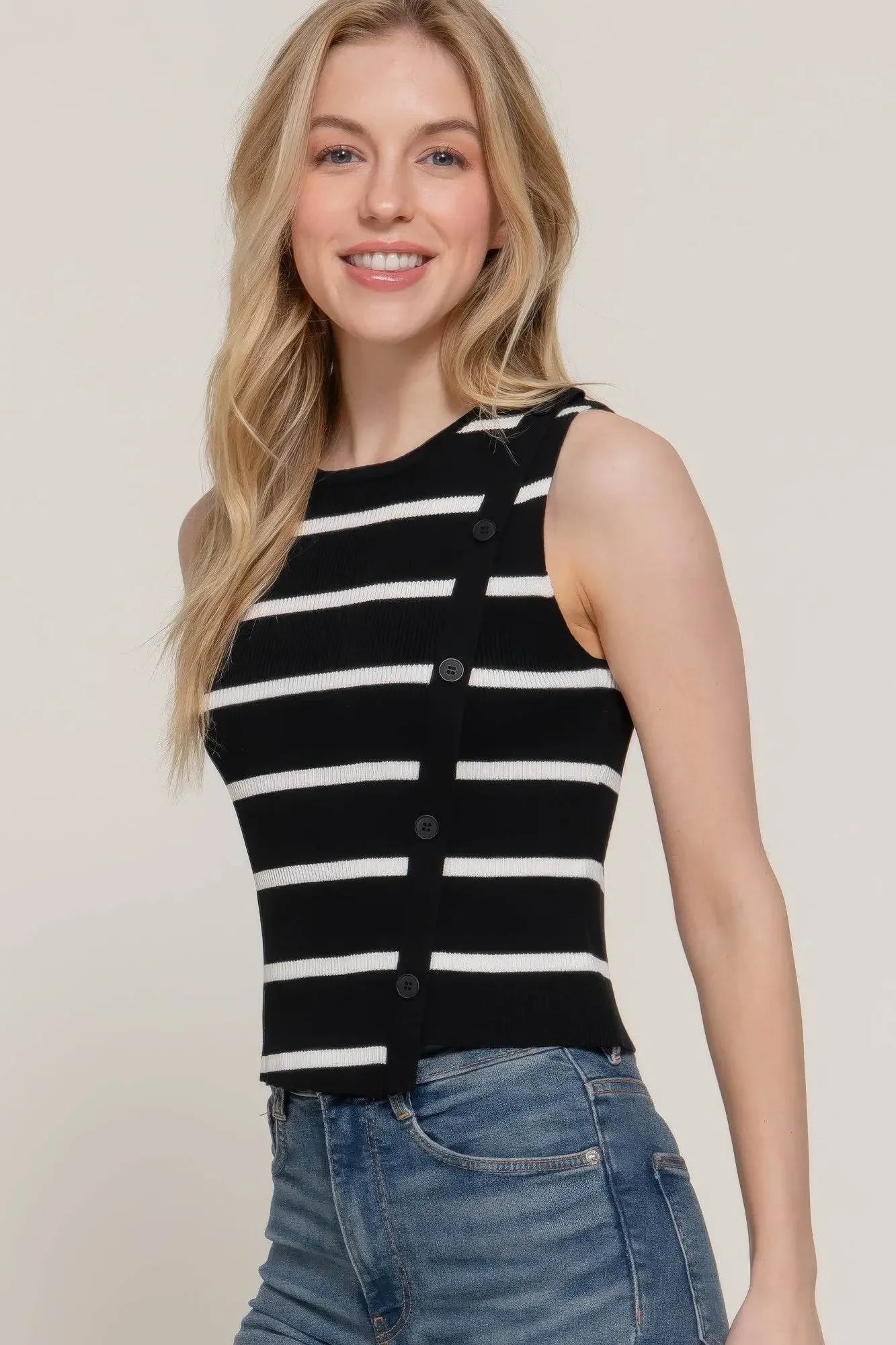 Sleeveless Diagonal Shape Stripe Spring Black Sweater - IVORYNN