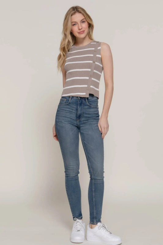 Sleeveless Diagonal Shape Stripe Spring Nude Sweater