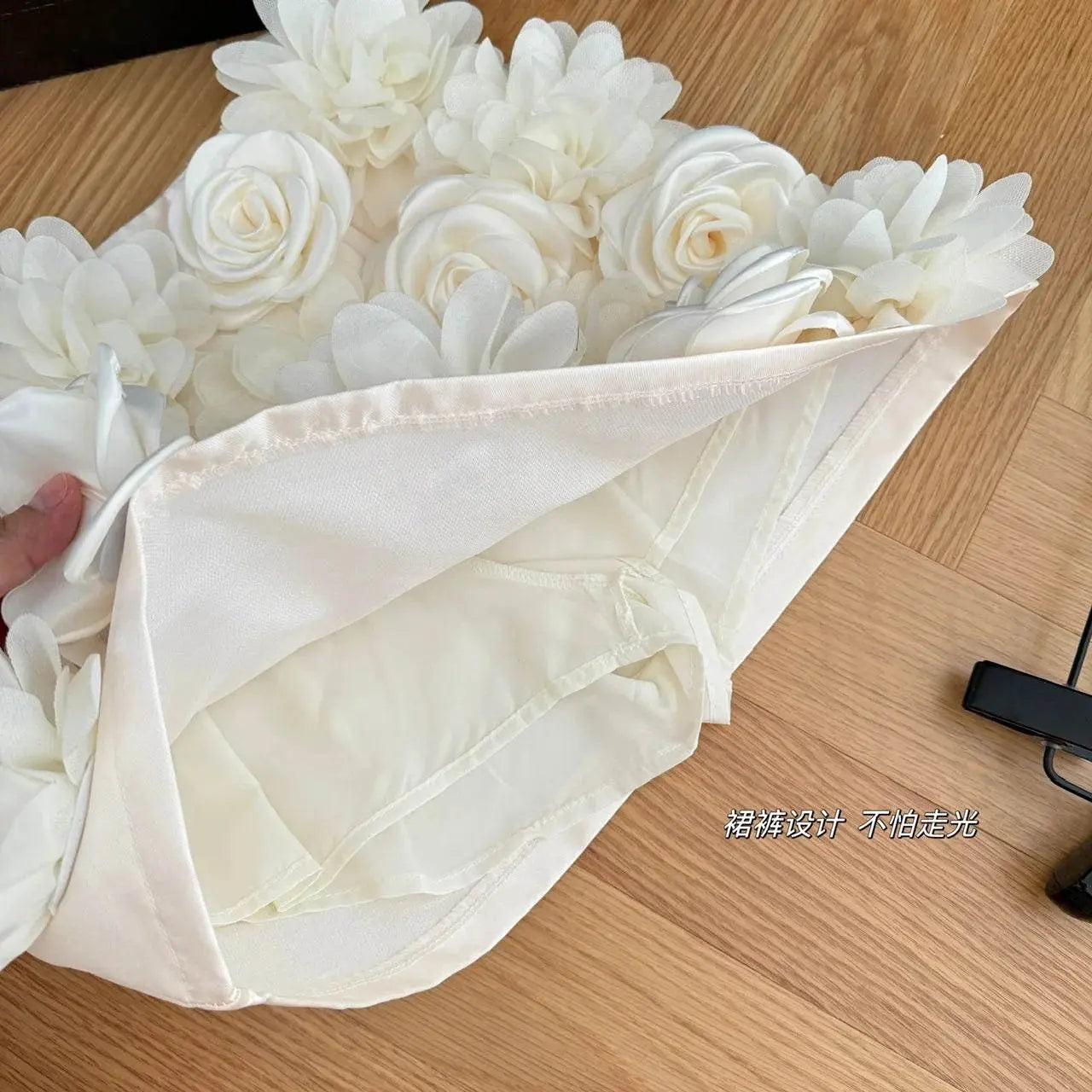 Three Dimensional Flowers High Waist Short Skirt - IVORYNN