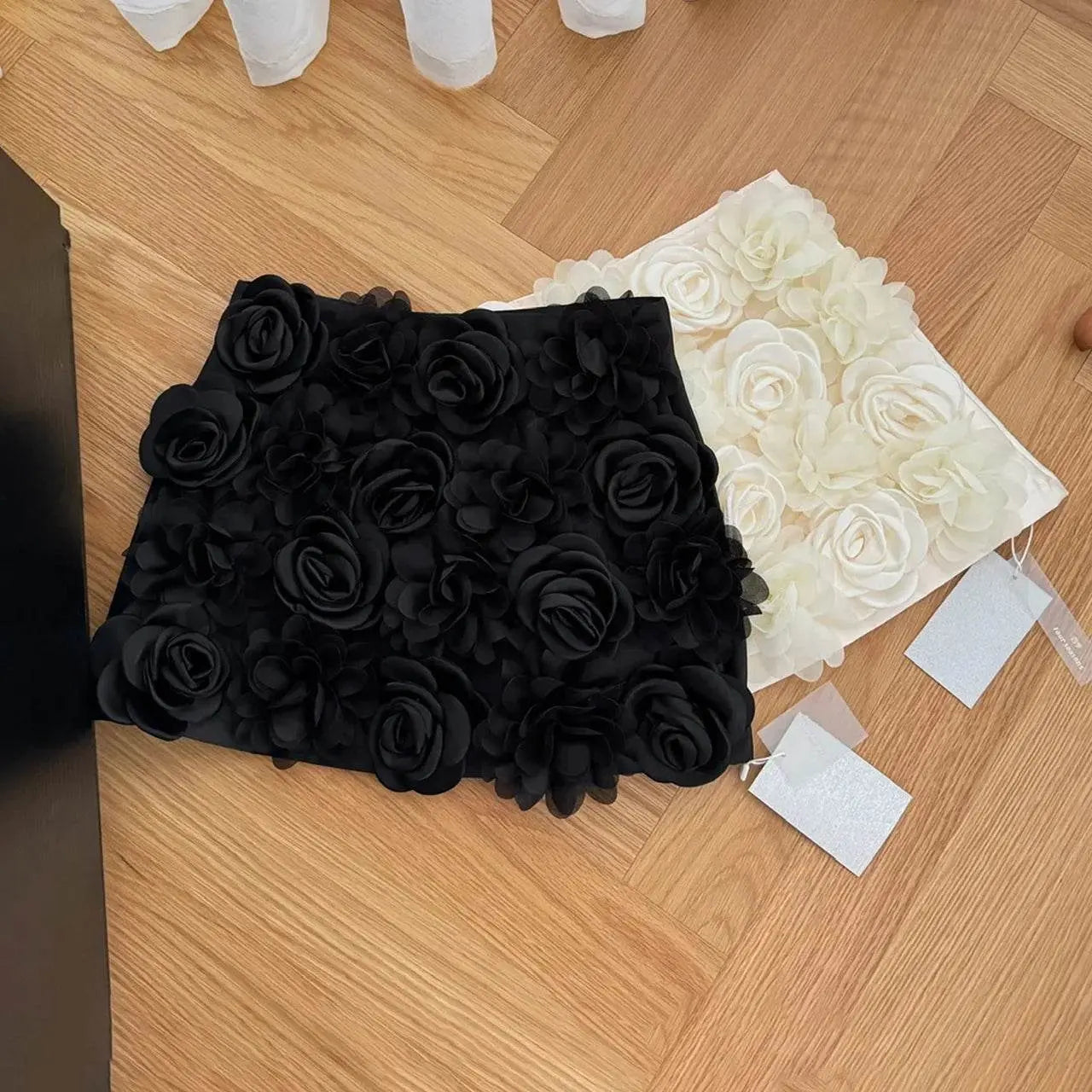 Three Dimensional Flowers High Waist Short Skirt - IVORYNN