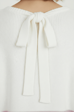 Back bow knot detail