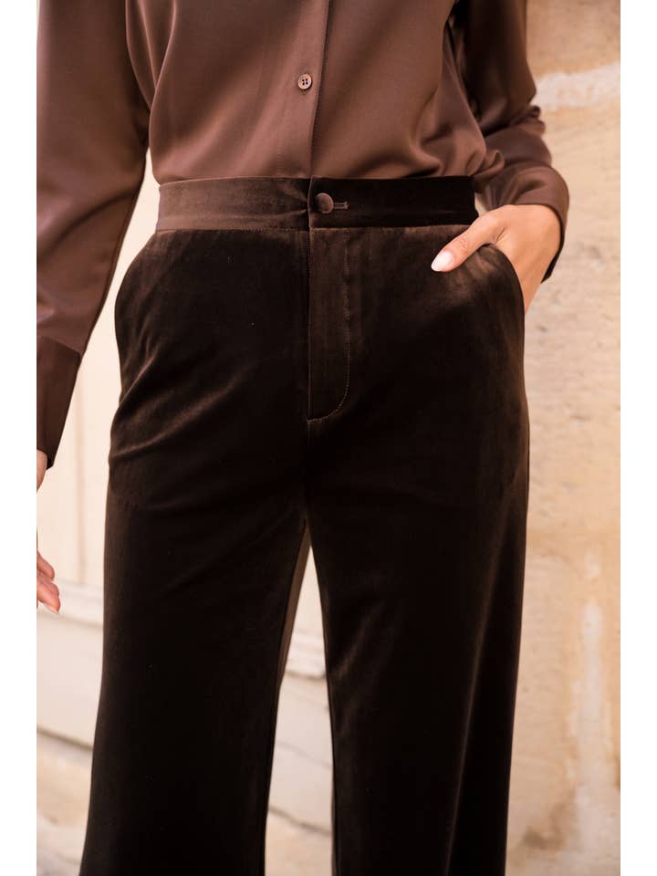 Elegant High-Waisted Straight-Cut Velvet Trousers with Side Pockets, Button Closure