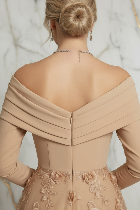 Close-up back zipper detail - Beige gown