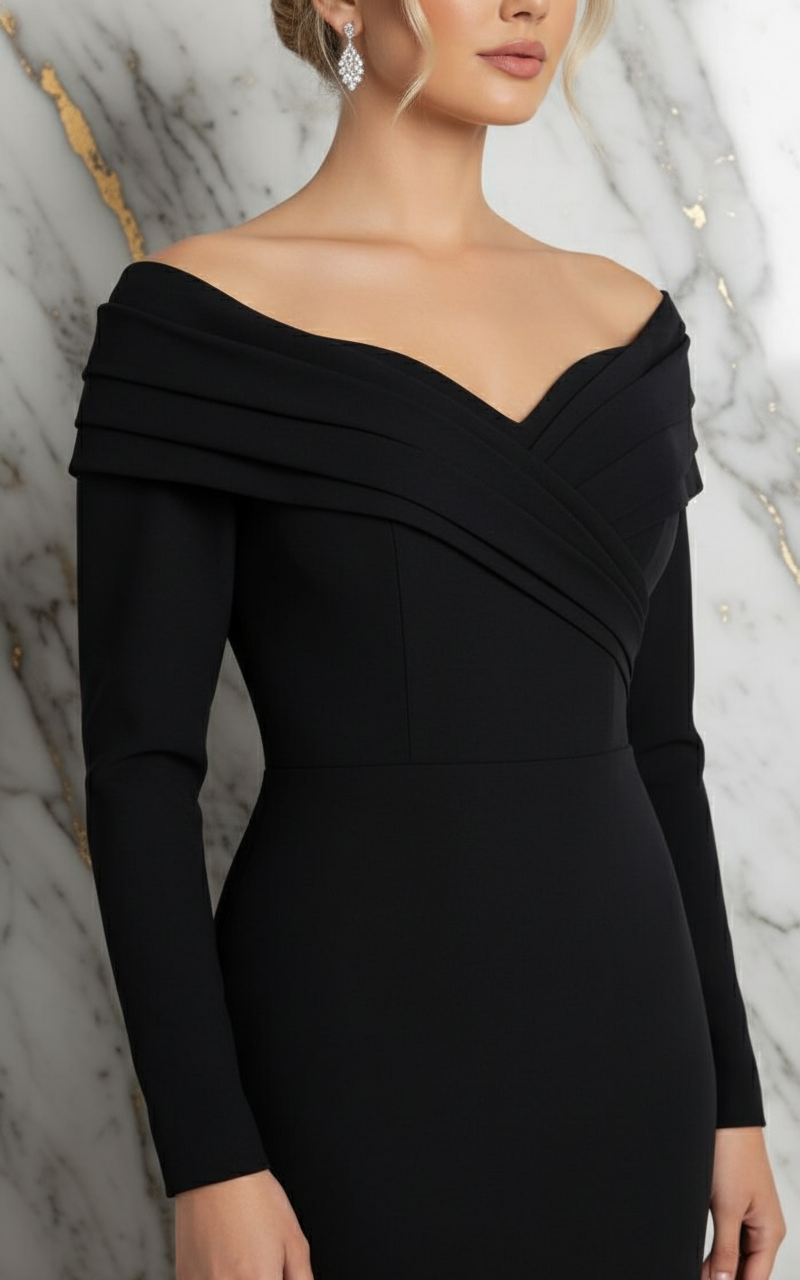 Close-up neckline - Black gown