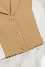 Collar & Button Detail