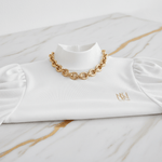 Collar & Logo Detail
