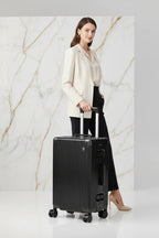 Front three-quarter view - Luggage closed