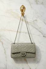 Hanging Gray-Green
