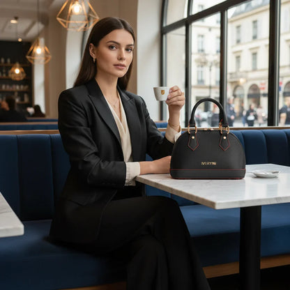 IVORYNN bag in contemporary café