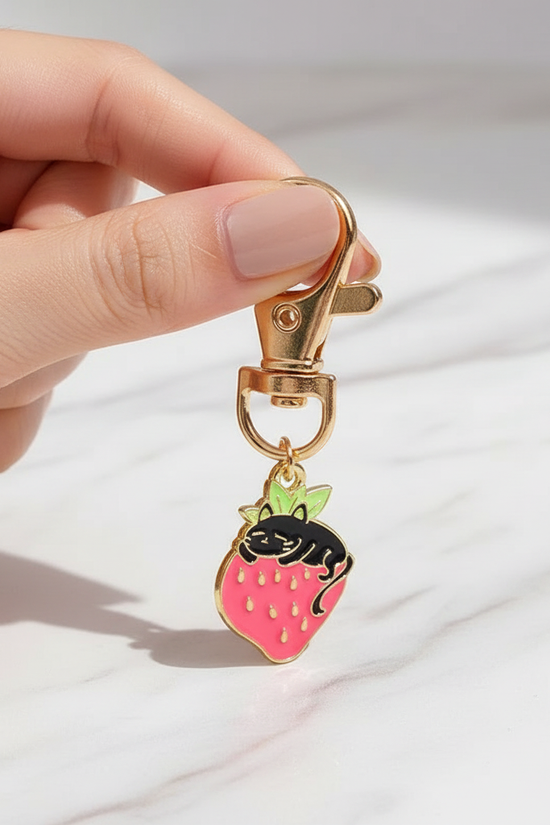 Keychain in feminine pose