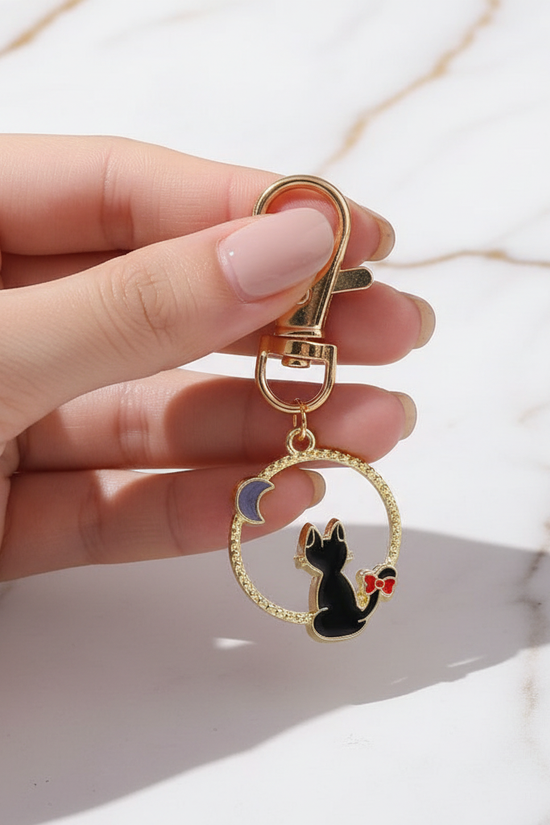Keychain in feminine pose