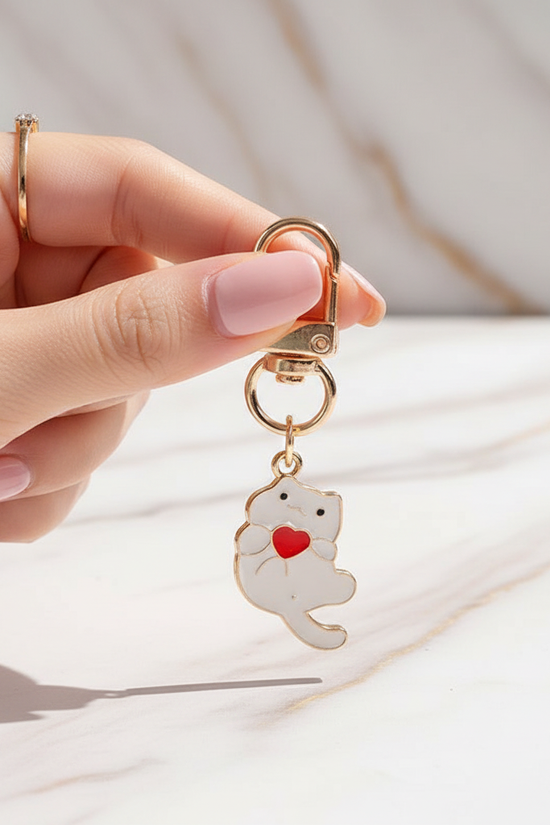 Keychain in feminine pose