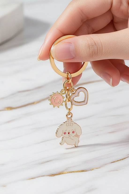 Keychain in feminine pose