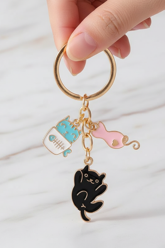 Keychain in feminine pose