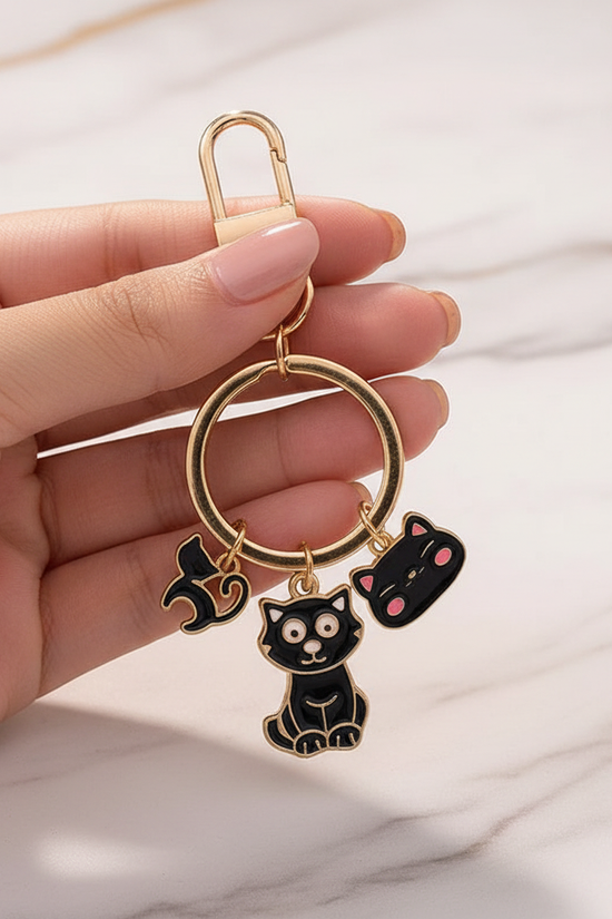 Keychain in feminine pose