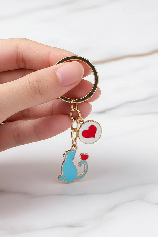 Keychain in feminine pose
