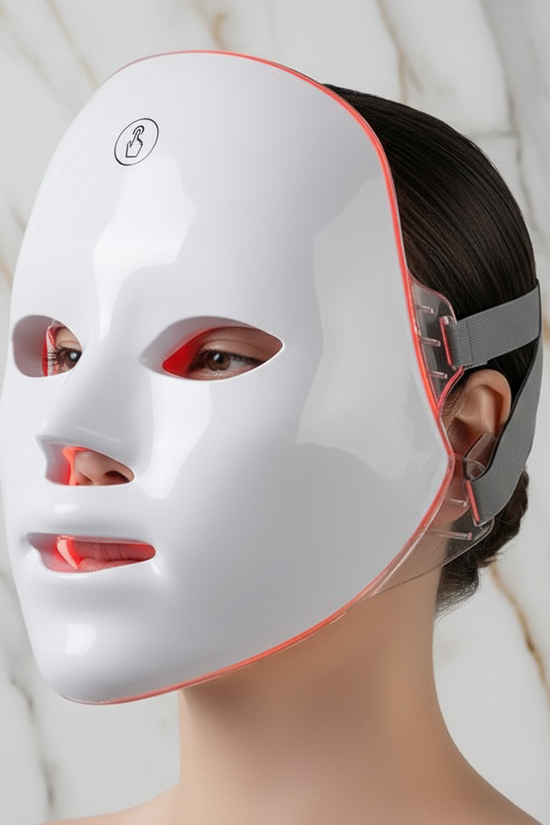 القناع بإضاءة LED حمراء - لقطة جانبية