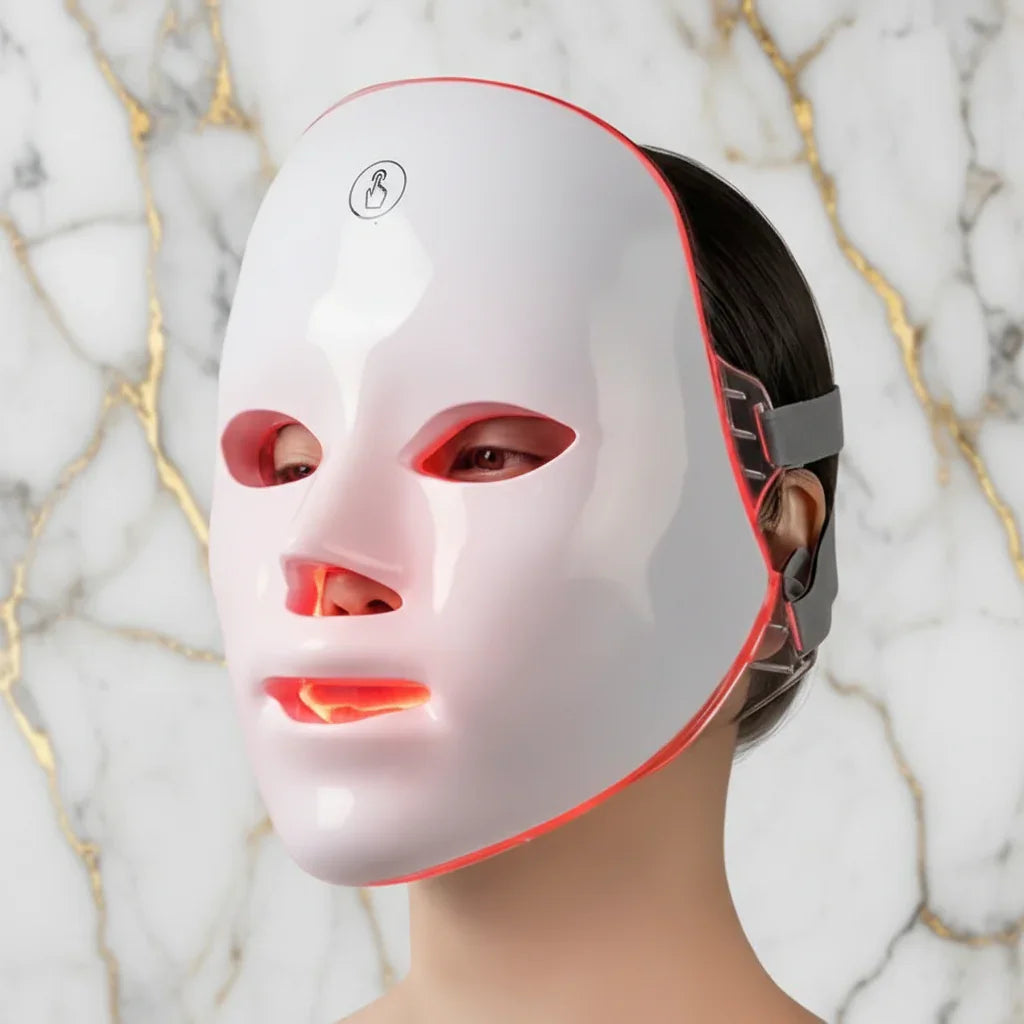 القناع بإضاءة LED حمراء - زاوية ثلاثية الأرباع