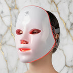 القناع بإضاءة LED حمراء - زاوية ثلاثية الأرباع