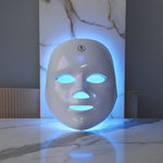 قناع بإضاءة LED زرقاء - خلفية رخامية كاملة