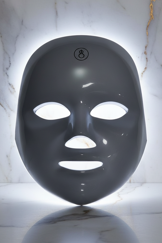 قناع بإضاءة LED بيضاء